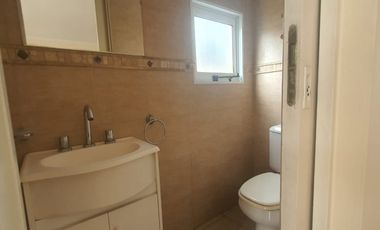 DUPLEX 3 AMBIENTES CON PARQUE Y ENTRADA PARA AUTO EN MIRAMAR. APTO CREDITO