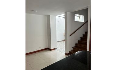 SE ARRIENDA HERMOSA CASA CAMPESTRE ITAGUI SURAMERICA