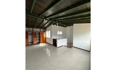 SE ARRIENDA HERMOSA CASA CAMPESTRE ITAGUI SURAMERICA