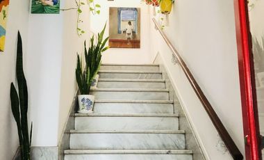 Casa en planta alta reciclada a nuevo de estilo artistico /  ideal para familia / estudio / emprendimientos - 320,78 mÂ² - Barrio Abasto