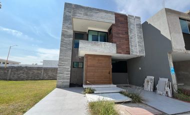 VENTA CASA EN RESIDENCIAL TAHONA AL PONIENTE DE LA CIUDAD GA