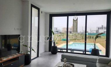 TERRALAGOS - Casa en venta Barrio Plaza con lote a espacio verde