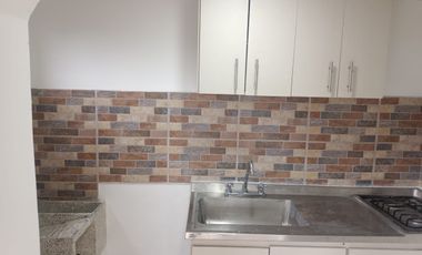 Se alquila Apartaestudio Norte en Av Sexta. Piso 4 Santa Mónica