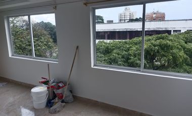 Se alquila Apartaestudio Norte en Av Sexta. Piso 4 Santa Mónica