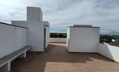 Casa en venta con tres recamaras, roof garden y alberca en Ocotlán, Tlaxcala