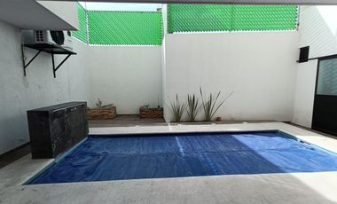 Casa en venta con tres recamaras, roof garden y alberca en Ocotlán, Tlaxcala