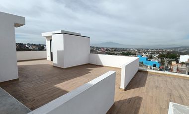 Casa en venta con tres recamaras, roof garden y alberca en Ocotlán, Tlaxcala