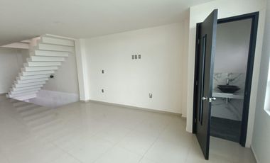 Casa en venta con tres recamaras, roof garden y alberca en Ocotlán, Tlaxcala