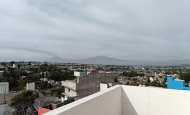 Casa en venta con tres recamaras, roof garden y alberca en Ocotlán, Tlaxcala