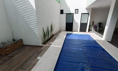 Casa en venta con tres recamaras, roof garden y alberca en Ocotlán, Tlaxcala