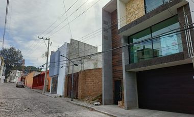 Casa en venta con tres recamaras, roof garden y alberca en Ocotlán, Tlaxcala