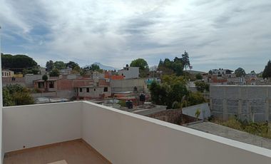 Casa en venta con tres recamaras, roof garden y alberca en Ocotlán, Tlaxcala
