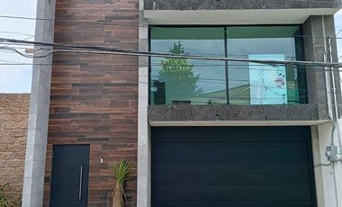 Casa en venta con tres recamaras, roof garden y alberca en Ocotlán, Tlaxcala