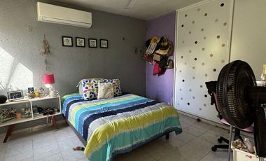 Casas en venta  sobre avenida  Francisco de Montejo 2 casas juntas 18m de frente
