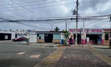 Casas en venta  sobre avenida  Francisco de Montejo 2 casas juntas 18m de frente