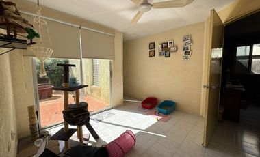 Casas en venta  sobre avenida  Francisco de Montejo 2 casas juntas 18m de frente