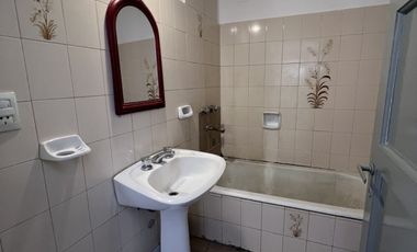 Alquilo departamento tres dormitorios zona centrica!