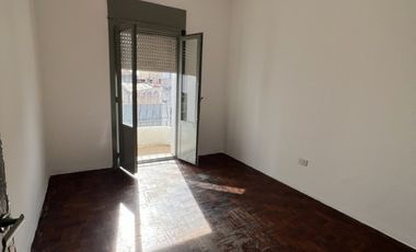 Alquilo departamento tres dormitorios zona centrica!