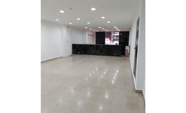 Local comercial en Avenida Central 