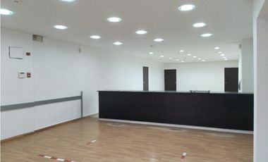 Local comercial en Avenida Central 