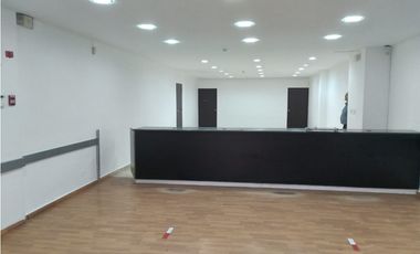 Local comercial en Avenida Central 