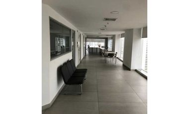 SE ALQUILA OFICINAS EN OBARRIO EXELENTE UBICACIÓN 8 PARKING