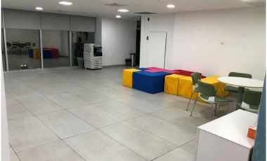 SE ALQUILA OFICINAS EN OBARRIO EXELENTE UBICACIÓN 8 PARKING
