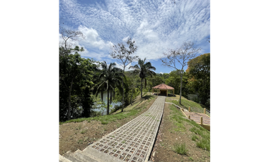 Casa Frente Al Lago Las Cumbres