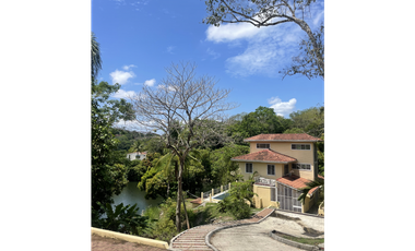 Casa Frente Al Lago Las Cumbres