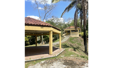 Casa Frente Al Lago Las Cumbres