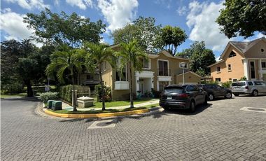 ALQUILER DE CASA EN CLAYTON - PH EMBASSY GARDEN