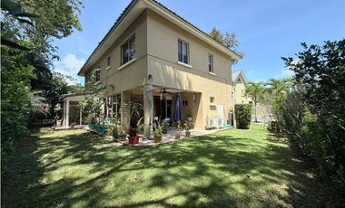 ALQUILER DE CASA EN CLAYTON - PH EMBASSY GARDEN