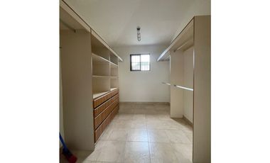 ALQUILER DE CASA EN CLAYTON - PH EMBASSY GARDEN