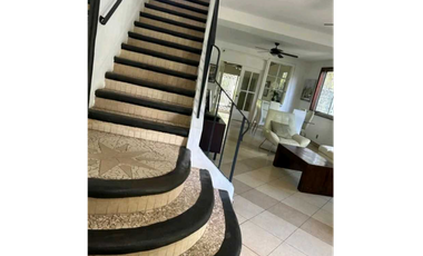 CASA DUPLEX EN ALBROOK CON MUEBLES O SOLO LINEA BLANCA  495M2