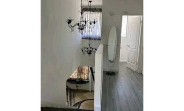 CASA DUPLEX EN ALBROOK CON MUEBLES O SOLO LINEA BLANCA  495M2