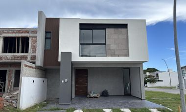 LOMAS DEL DORADO, Casa en VENTA con jardin y 3 recamaras con baño
