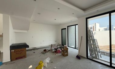 LOMAS DEL DORADO, Casa en VENTA con jardin y 3 recamaras con baño