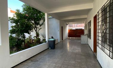 COL. IGNACIO ZARGOZA, Casa en VENTA con local comercial sobre un terreno de 640 m2