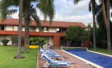 CASA EN PUEBLO OACALCO