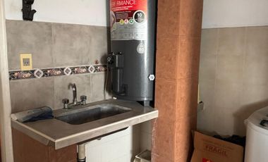 CASA DE 3 AMBIENTES CON GARAJE DOBLE Y DEPARTAMENTO DE 2 AMBIENTES. VENDE Y FINANCIA