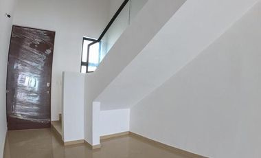 PRADERAS DEL MAYAB  || INMEJORABLE RESIDENCIA EN VENTA TOTALMENTE NUEVA, UBICADA EN EXCLUSIVA PRIVADA AL NORTE DE MERIDA AL PIE DE CARRETERA