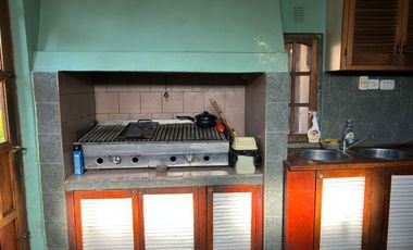 CASA 5 AMBIENTES CON PILETA CLIMATIZADA APTO CREDITO.