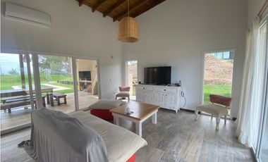 CASA EN VENTA EN COSTA ESMERALDA - ECUESTRE 250