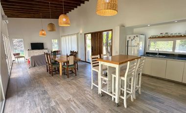 CASA EN VENTA EN COSTA ESMERALDA - ECUESTRE 250