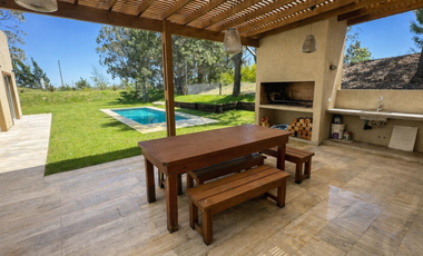 CASA EN VENTA EN COSTA ESMERALDA - ECUESTRE 250