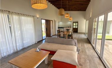 CASA EN VENTA EN COSTA ESMERALDA - ECUESTRE 250