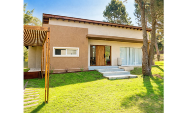 CASA EN VENTA EN COSTA ESMERALDA - ECUESTRE 250