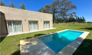 CASA EN VENTA EN COSTA ESMERALDA - ECUESTRE 250