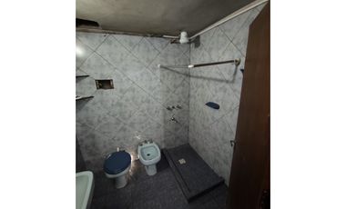 CASA EN ESQUINA ZONA SANTA CATALINA Y SANTA CRUZ