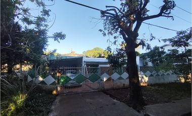 CASA EN ESQUINA ZONA SANTA CATALINA Y SANTA CRUZ